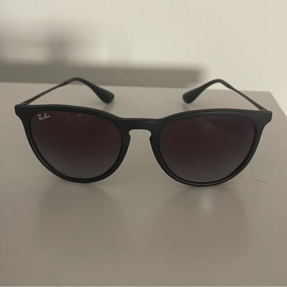 Ray-Ban Erika Classic Sunglasses Matte Black Frame and Grey Lenses Women’s